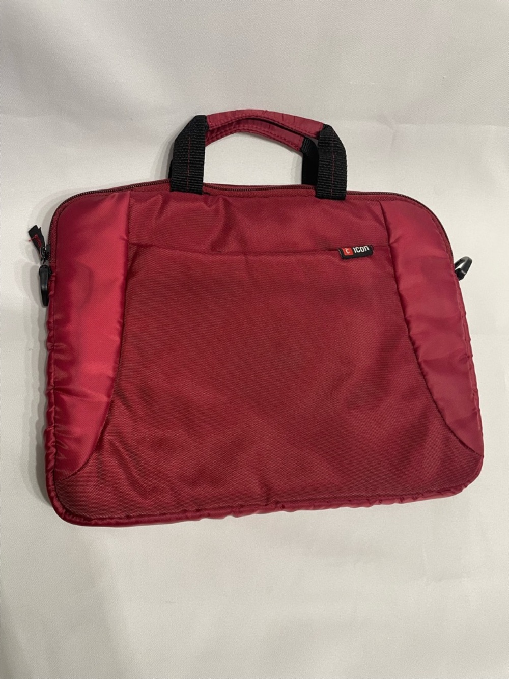 Icon red netbook slimcase designed to protect & transport laptops or tablets